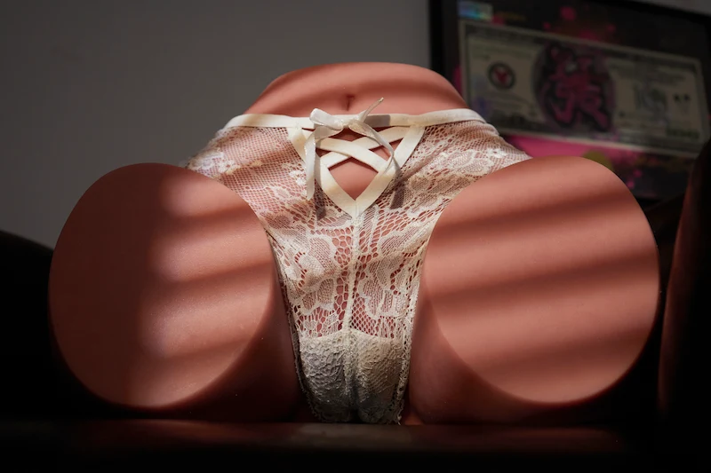 Butt-torso-sex-toy-rs-6-black-front-view-display