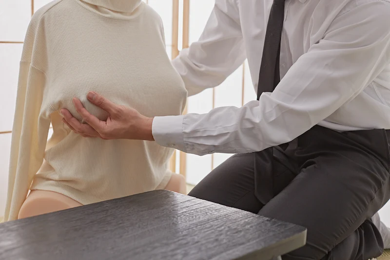 Torso-sex-doll-planar-thigh-yellow-breast-touch-by-man