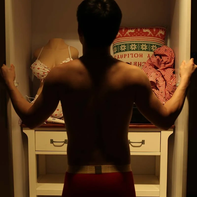 Lifelike-torso-sex-toy-Round-Thigh-Cinnamon-man-opening-closet