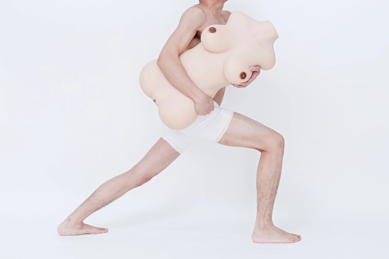 Life-size-sex-torso-round-thigh-yellow-man-running-with-her