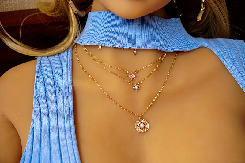 Big-breasts-sex-torso-round-thigh-with-head-collarbone-close-up