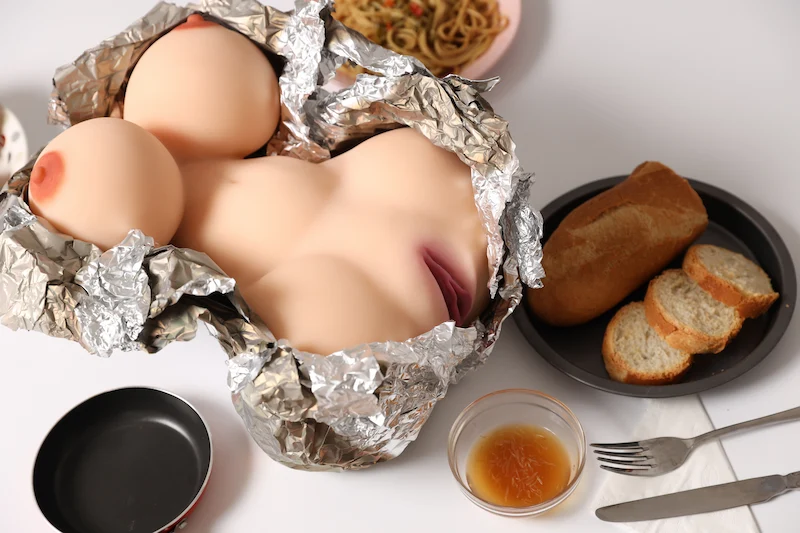Big-butt-mini-sex-torso-x-mtorso-cinnamon-lying-on-dining-table