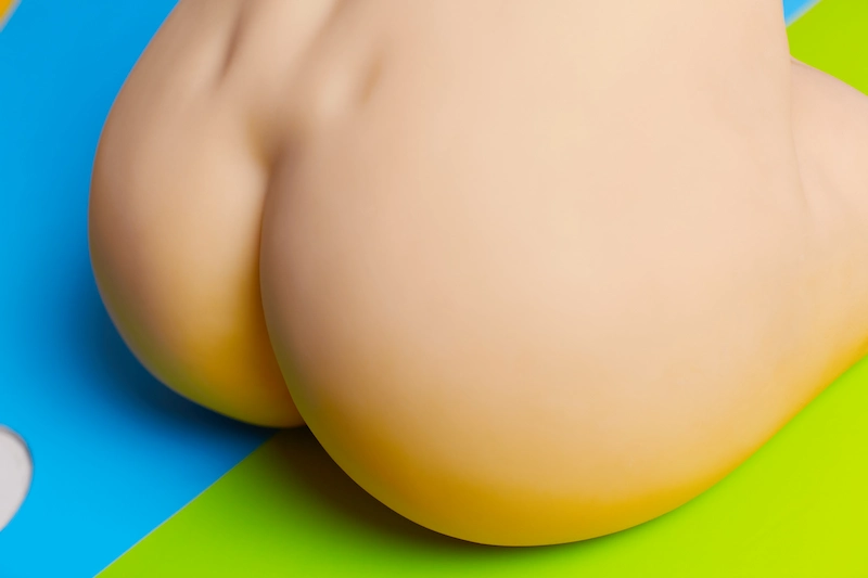Big-butt-sex-toy-r2-yellow-butt-display