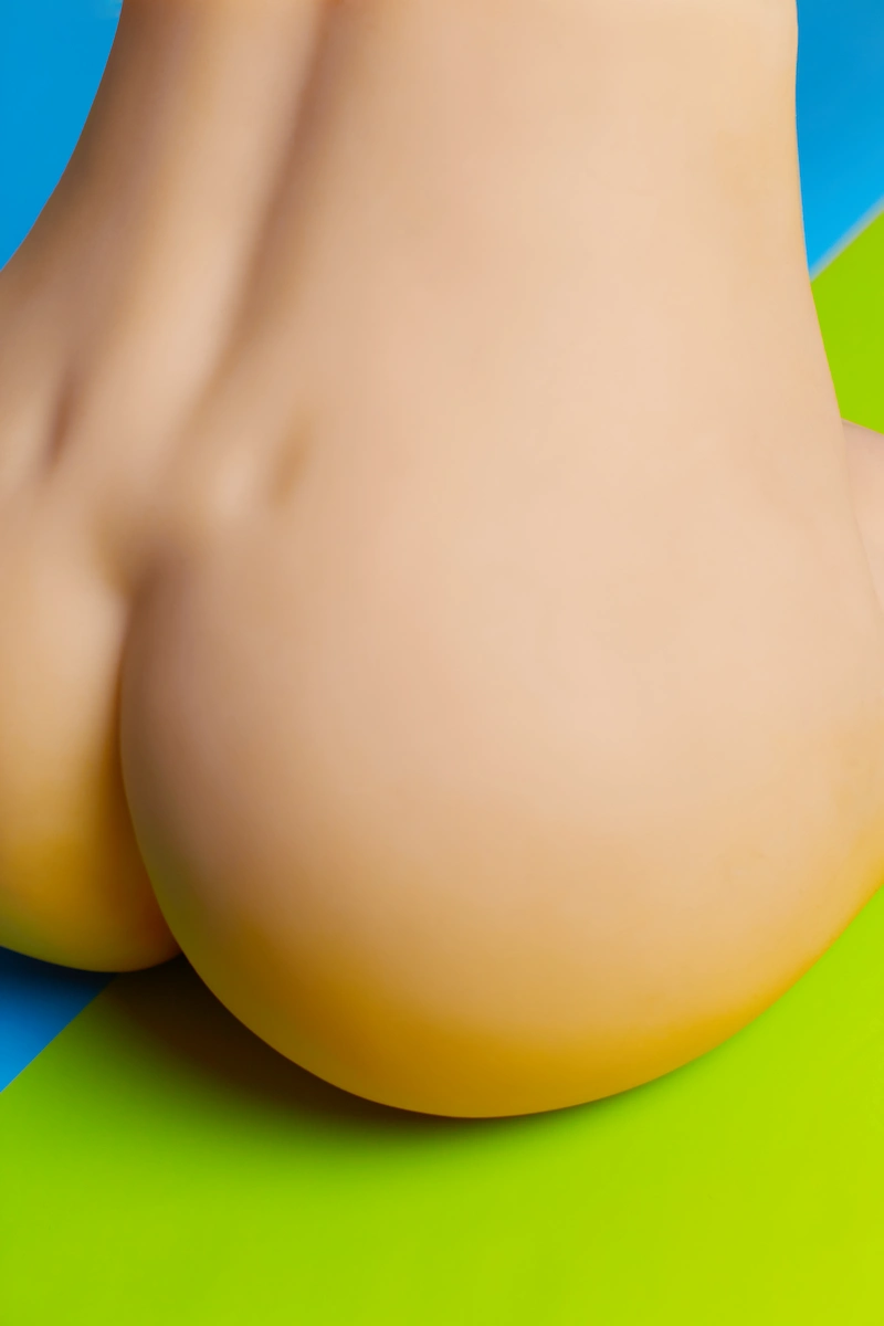 Realistic-sex-toy-r2-yellow-butt-curves-close-up
