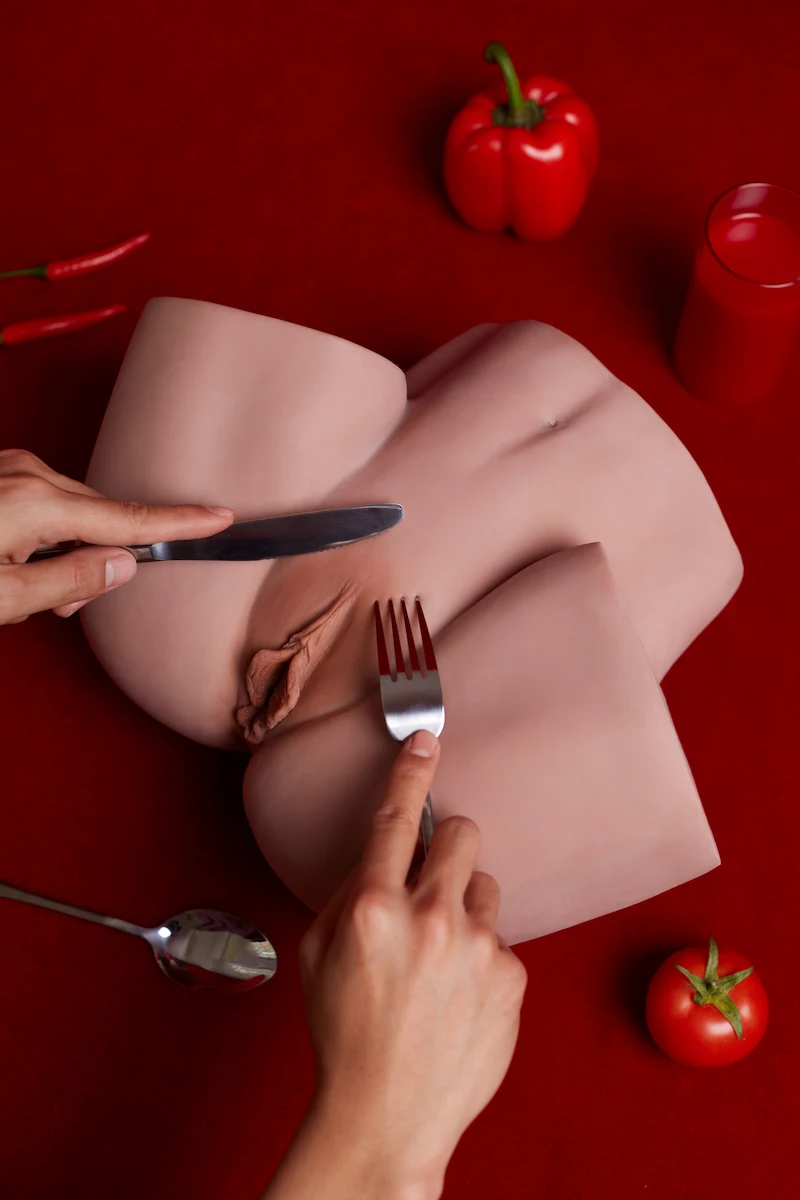 Big-butt-sex-doll-r4-black-on-dining-table