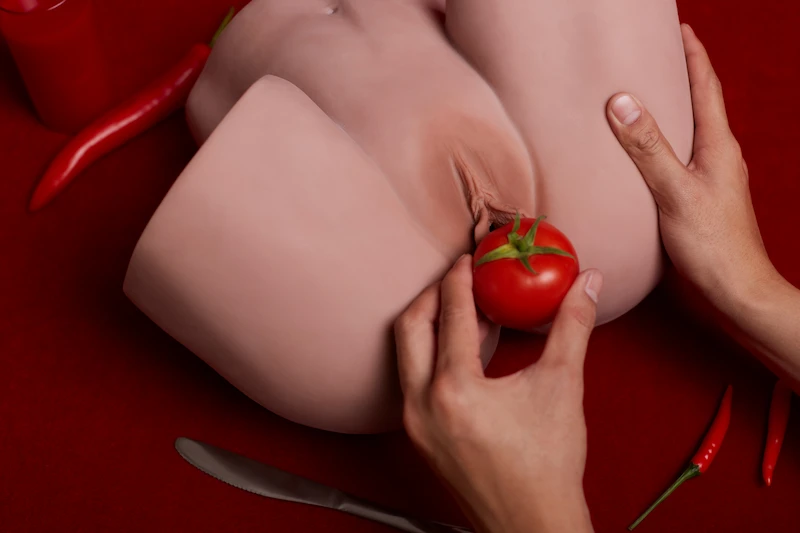 Tpe-butt-sex-torso-r4-black-tomato-on-vulva