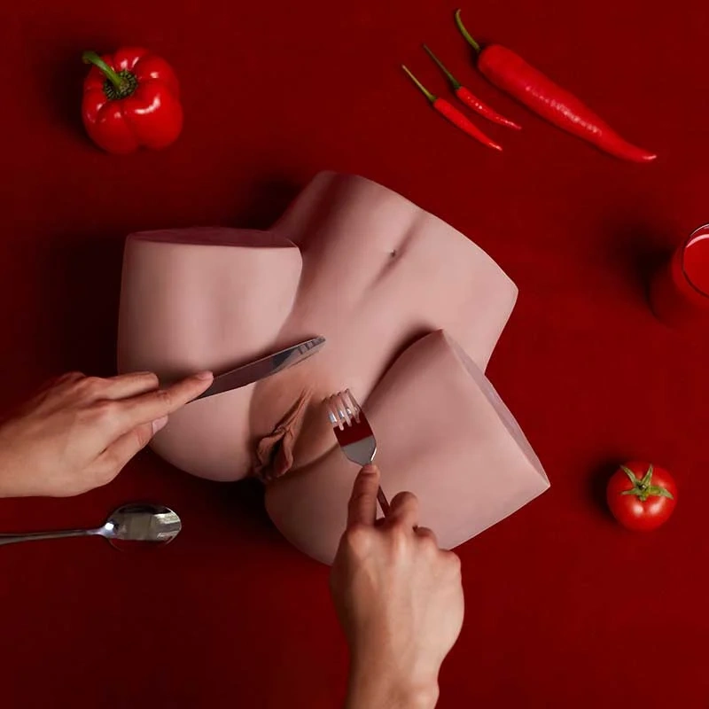 Butt-torso-toy-r4-black-fork-and-knife-ready-to-eat