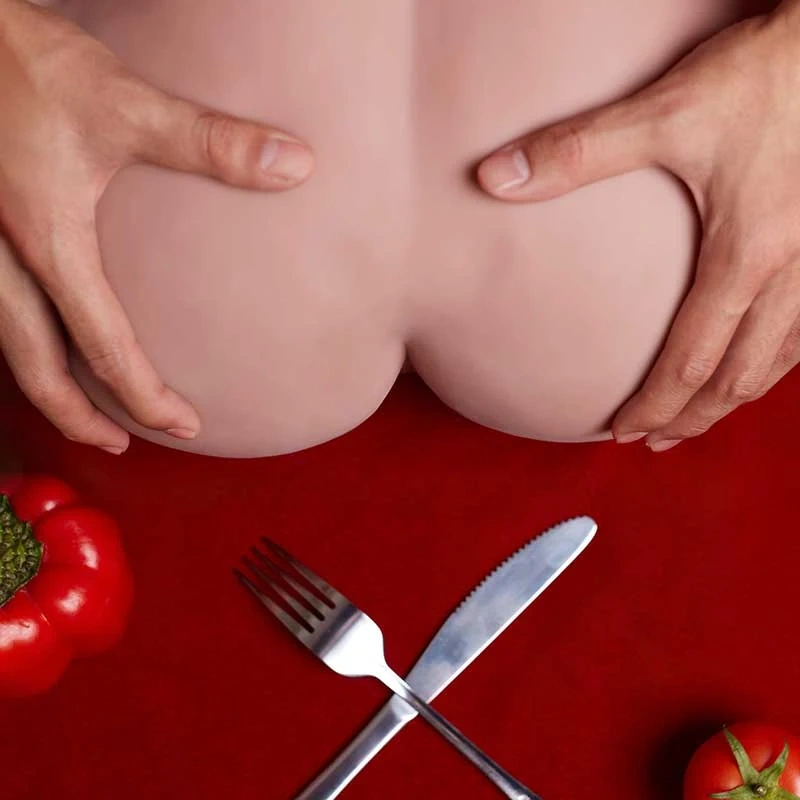 Realistic-sex-torso-r4-black-both-hands-grabbing-butt