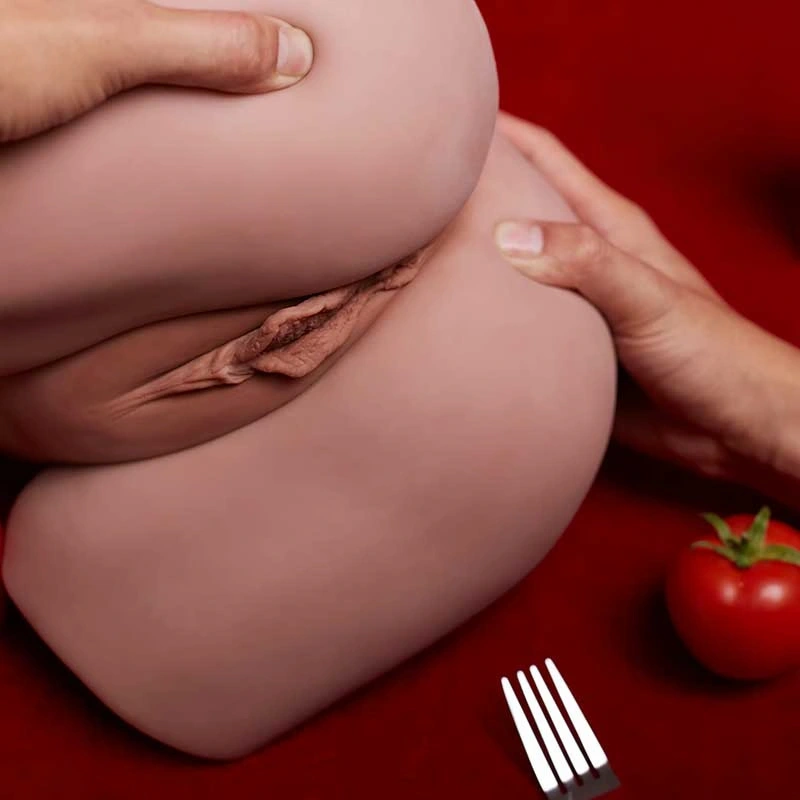 Realistic-torso-sex-toy-r4-black-vulva-detail-display