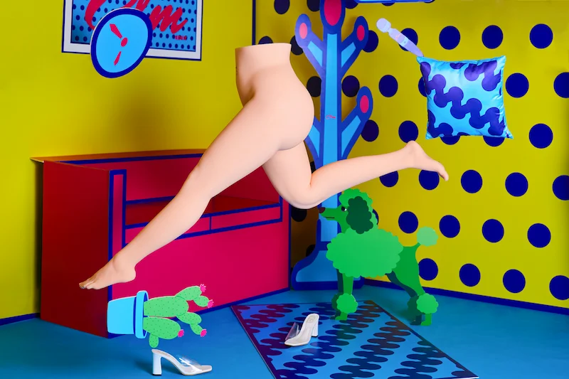 Torso-sex-doll-toy-fat-legs-yellow-side-jump-display