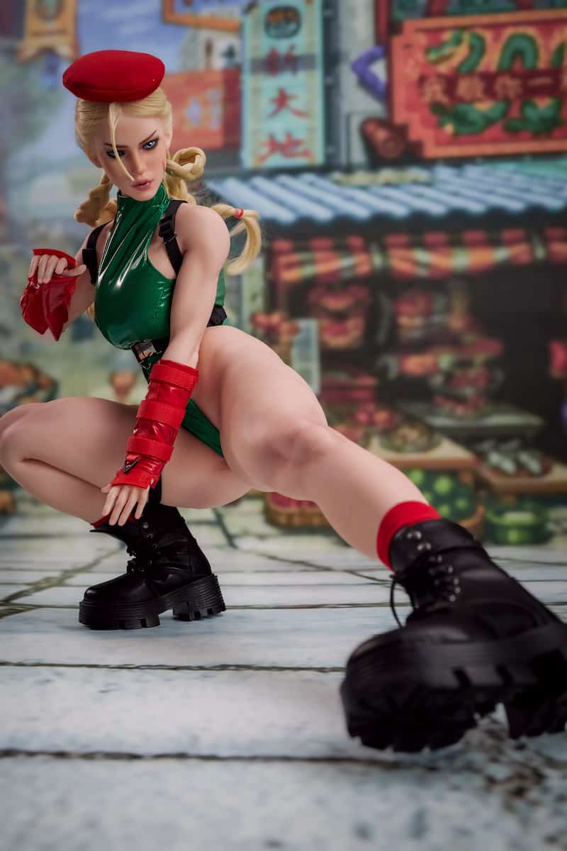 Crouching CLM Si70 KA Freya 70cm silicone sex doll ready to strike with one leg extended. A fierce, lightweight sex doll and compact anime doll on guard.