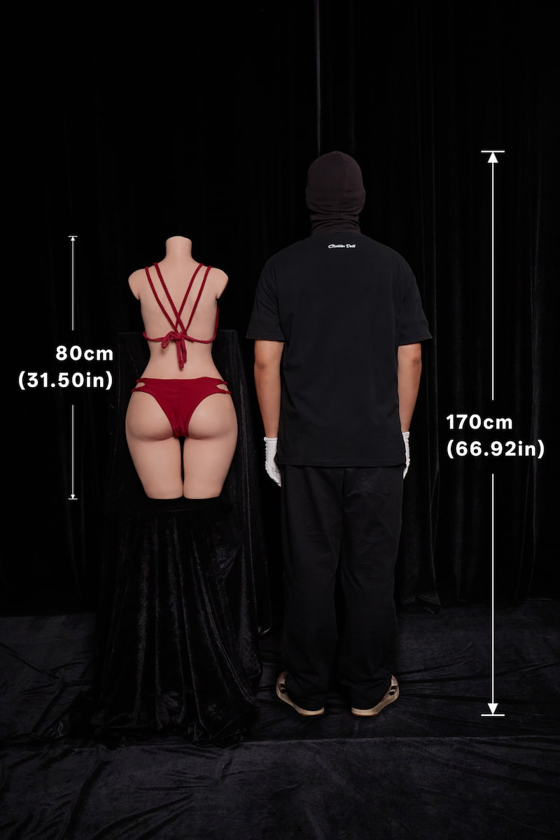 ULW 881# Mayu: This rear-view full-body image showcases a size comparison between the headless doll torso and a 170cm tall person, featuring the doll in a red bikini with her height marked at 80cm to visually present her full, rounded buttocks profile and petite proportions.