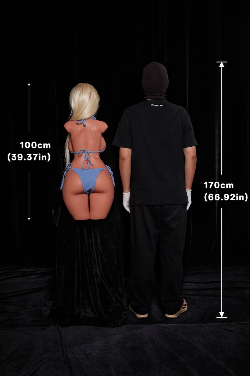 ULW 883# Fiora: This rear-view comparison shot features the blonde doll in a blue bikini standing next to an adult male, highlighting its exceptionally thick, broad rounded hips and deep spinal curve, with healthy skin rendered in realistic detail.