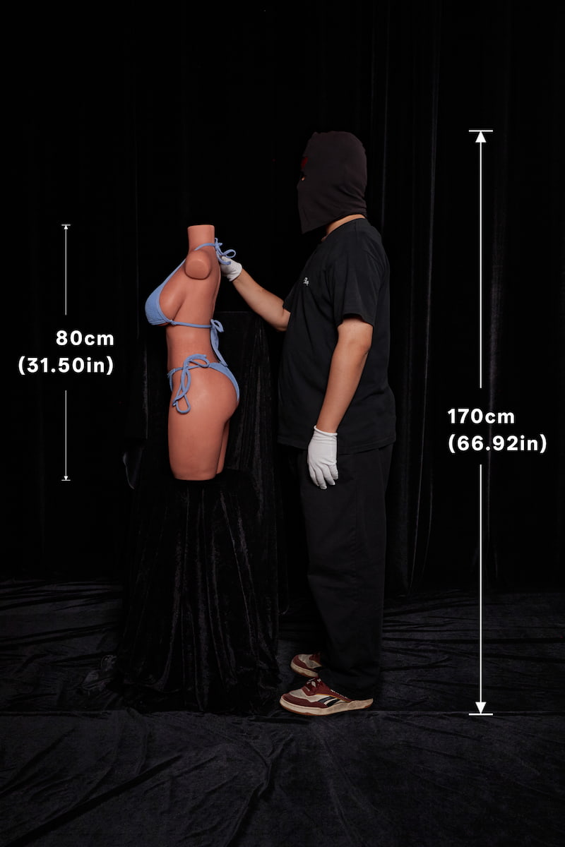 ULW 883# Fiora: This side-profile comparison shot features the 80cm blonde doll in a blue bikini standing next to a 170cm adult male, highlighting its ultra-compact yet highly voluptuous firm bust and rounded buttocks profile, with healthy skin rendered in realistic textures.