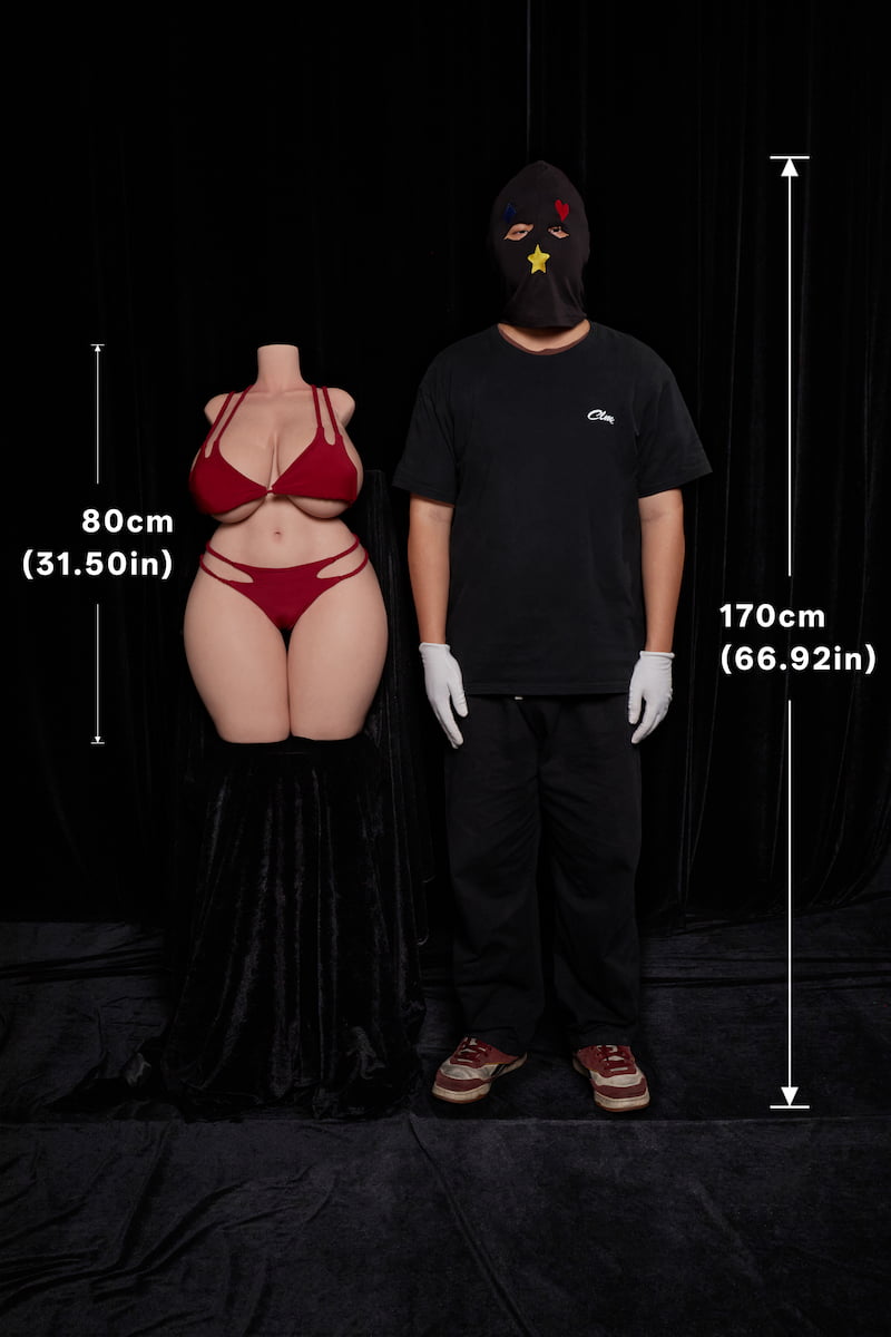 ULW 884# Rhea: A size comparison placing a 100cm headless torso in a pink top alongside a 170cm adult male, using direct height reference to clearly highlight the remarkably voluminous and full physical scale of the torso.