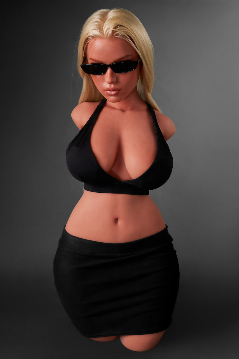 ULW 883# Fiora: This upper-body main image features a detailed blonde head sculpt wearing black sunglasses and a deep-V black halter top, highlighting exceptionally voluminous bust curves, a flat stomach, and healthy skin with natural textures.