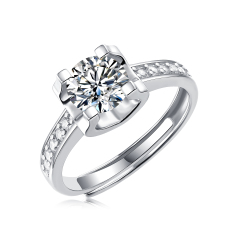 Charming Ring with One Round Solitaire Moissanite