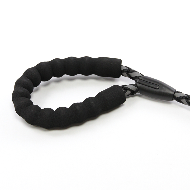 定制反光狗牵引绳 1.5-2.5m 长带反光宠物牵引绳绳涤纶宠物狗牵引绳带钩泡沫手柄