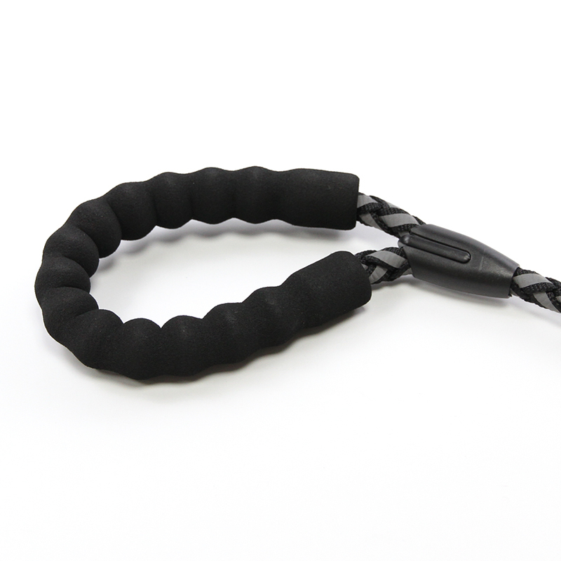 定制反光狗牵引绳 1.5-2.5m 长带反光宠物牵引绳绳涤纶宠物狗牵引绳带钩泡沫手柄