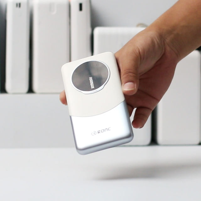 PD20W fast Charging Come with Type-C/Lighting Cable Power Bank(The appearance of the Huawei Mate 60) RC-PD49