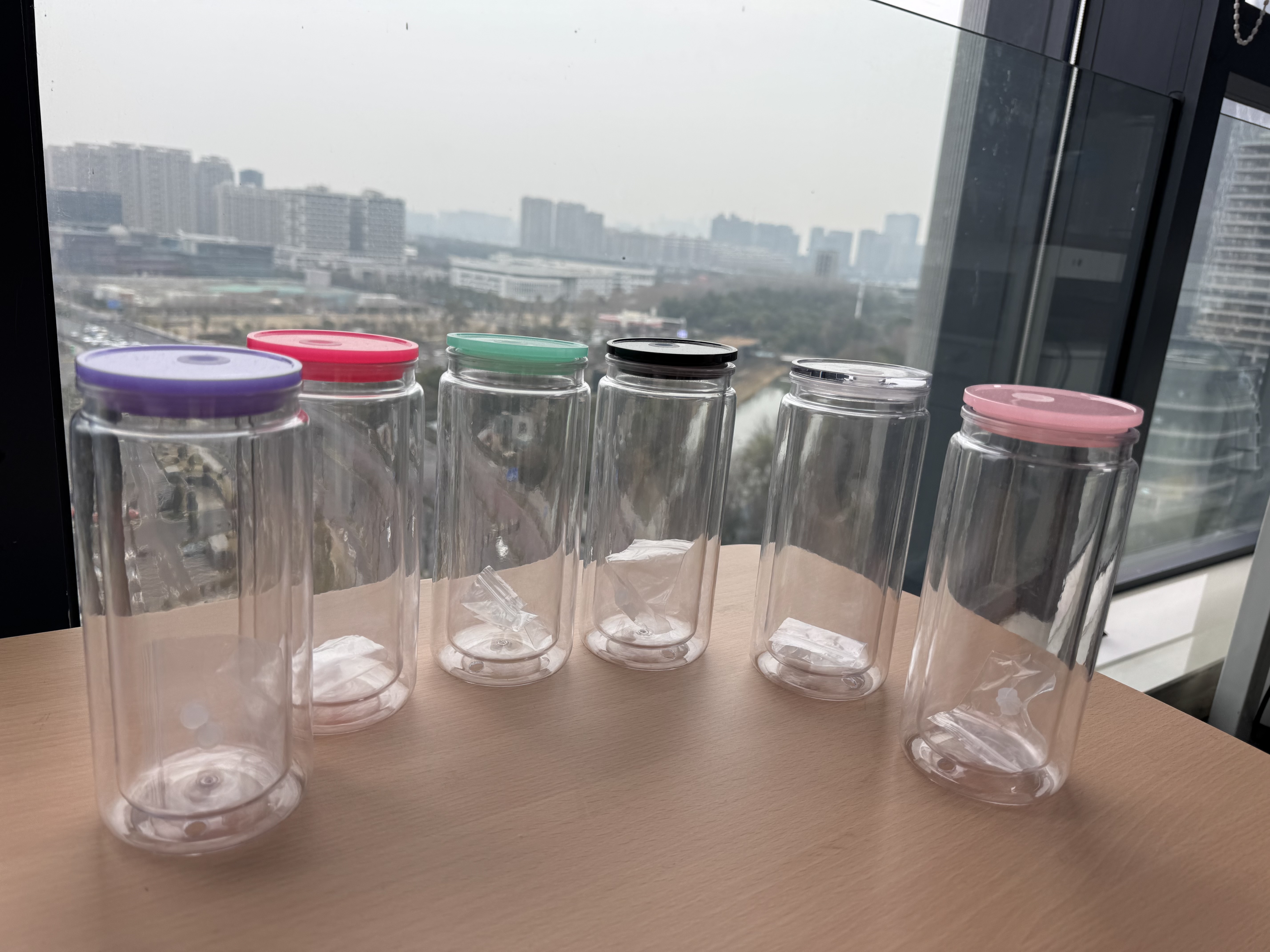 KOCDAM 25/50 Pack 16oz Snowglobe Double Walled Plastic Cups With Colors Plastic Lids And Colors Plastic Straw