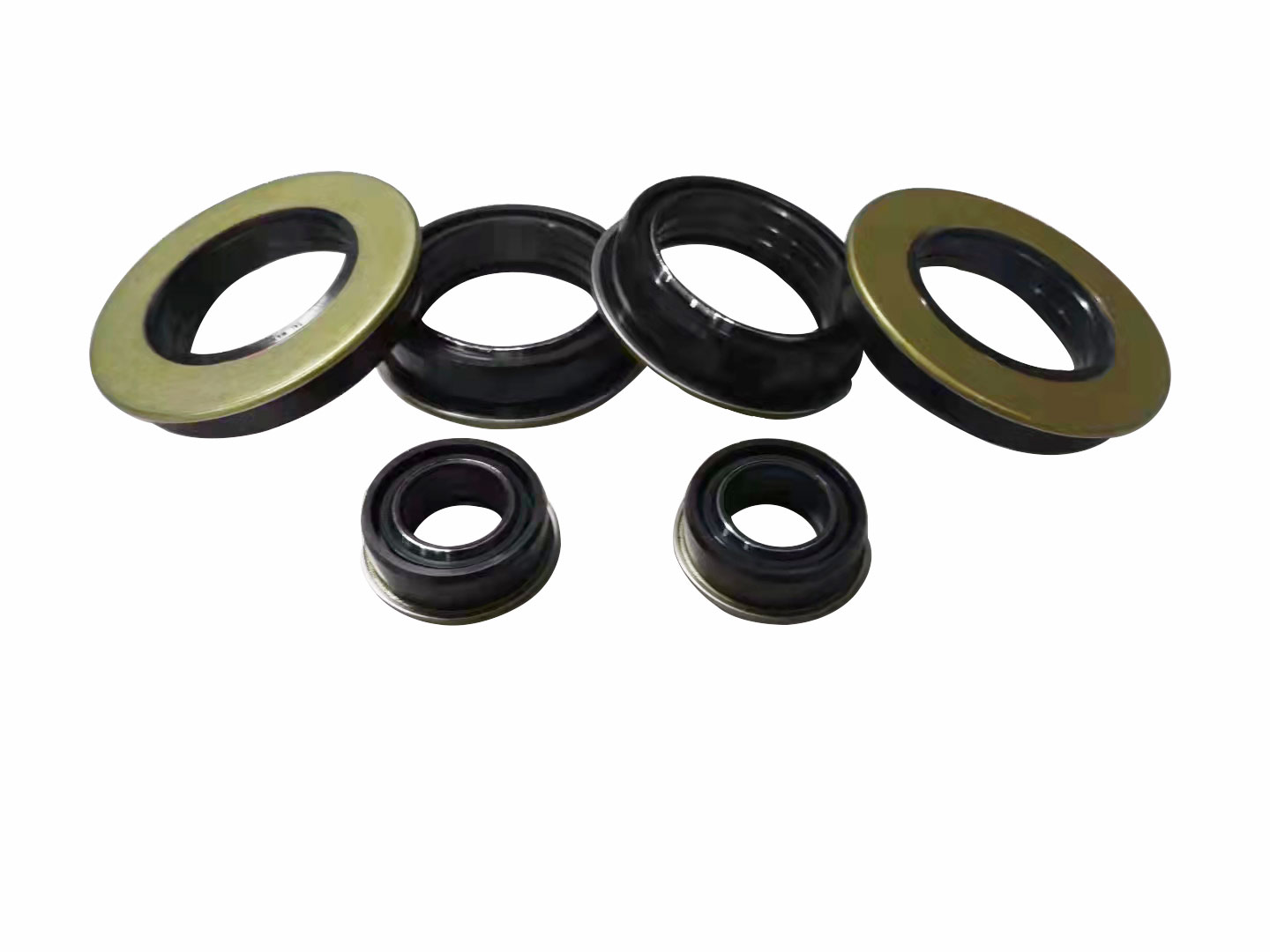 What are the functions of the motor oil seal?