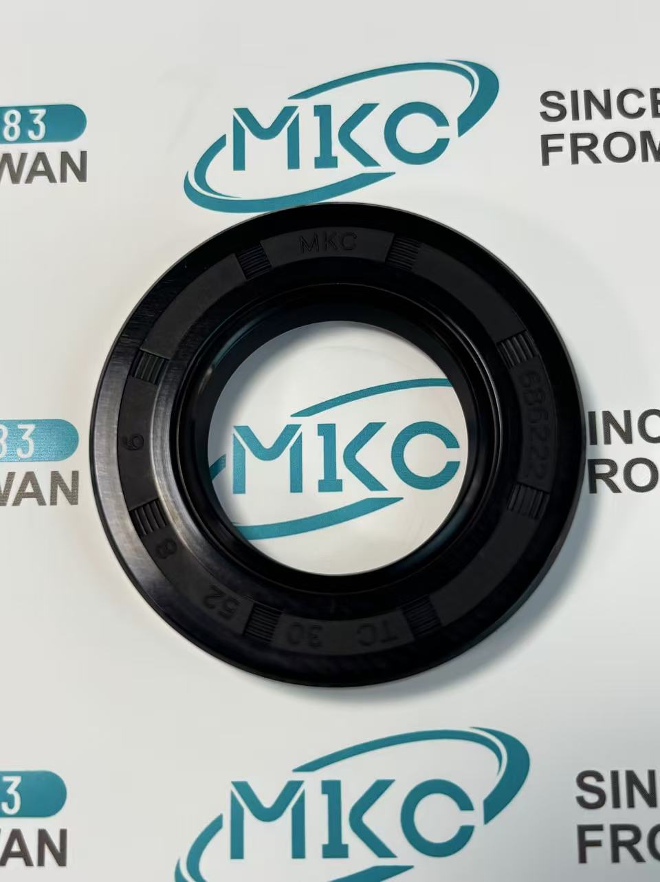 TC Oil Seal 09500-30528MKC OEM AE1720E