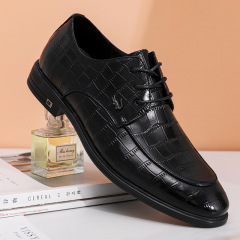 2022 primavera nuevos zapatos de cuero casuales para hombres zapatos de negocios formales de cuero para hombres zapatos de cuero para caballeros con patrón de cocodrilo