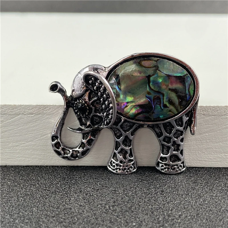 Outer single hot selling natural crystal animal pendant elephant colorful jewelry energy