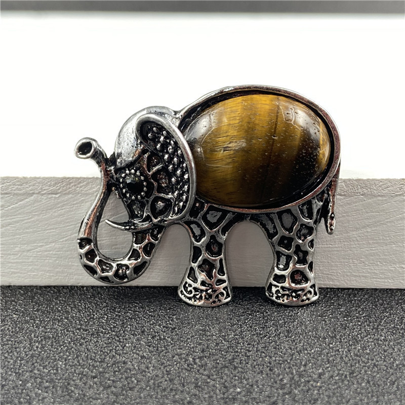 Outer single hot selling natural crystal animal pendant elephant colorful jewelry energy