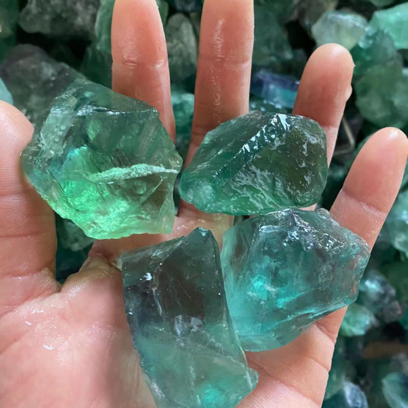 Outer single hot selling natural crystal raw stone backbone green fluorite chips DIY handmade accessories pendant ornaments