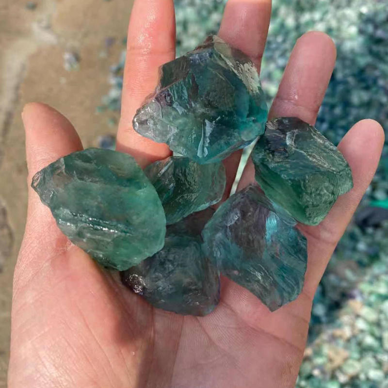 Outer single hot selling natural crystal raw stone backbone green fluorite chips DIY handmade accessories pendant ornaments