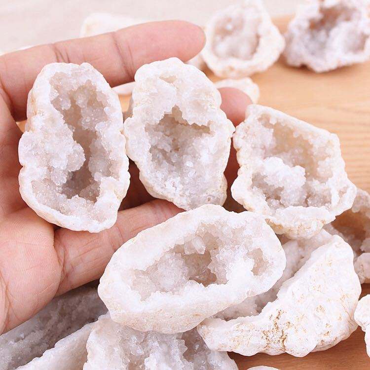 Outer single hot selling natural crystal raw ore agate with shape geode cornucopia power stone home decoration diy jewelry