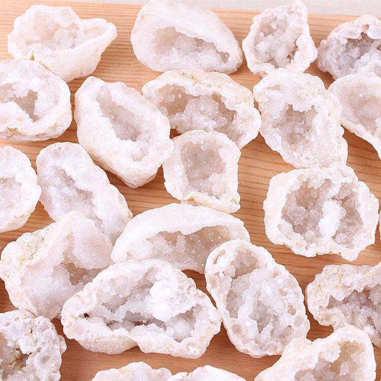 Outer single hot selling natural crystal raw ore agate with shape geode cornucopia power stone home decoration diy jewelry