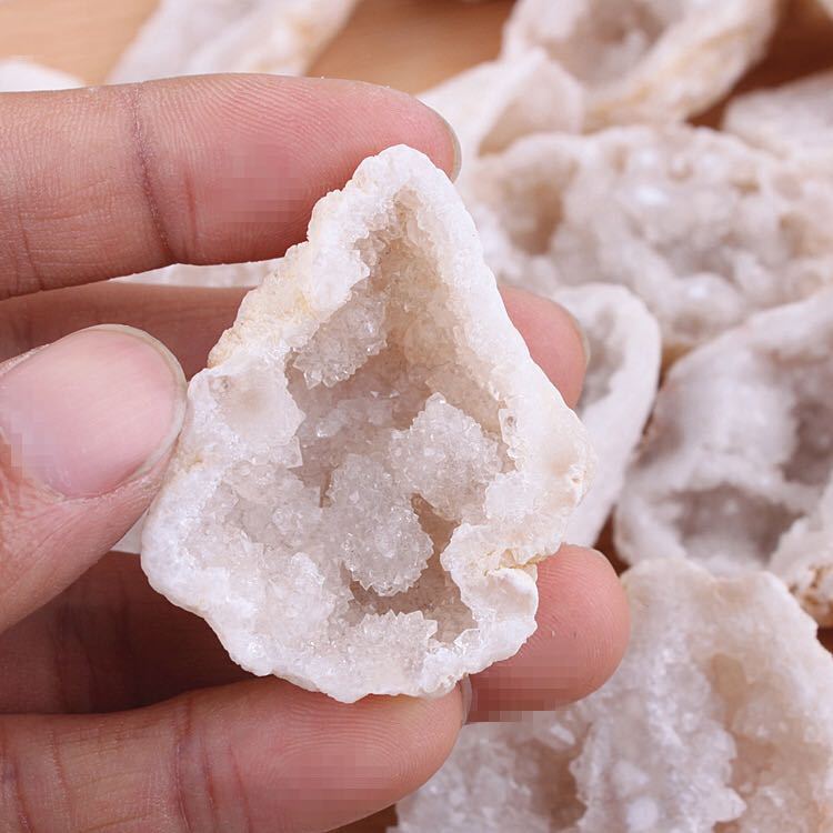 Outer single hot selling natural crystal raw ore agate with shape geode cornucopia power stone home decoration diy jewelry