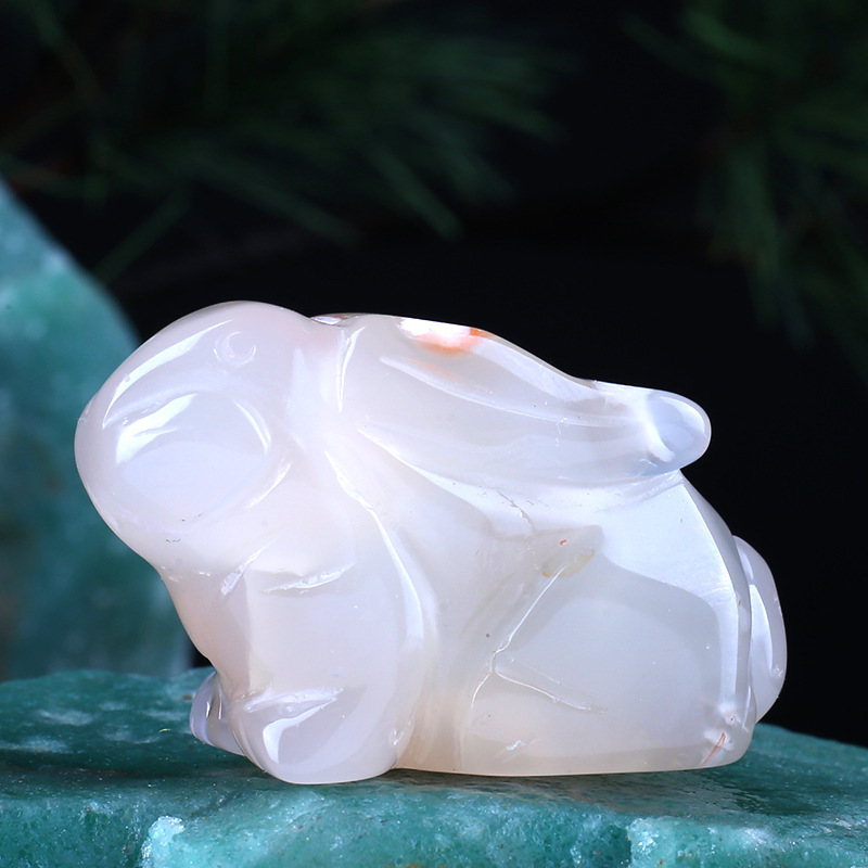Outer single Hot selling Natural crystal Animal Rabbit Carving ornaments Power stone pendant