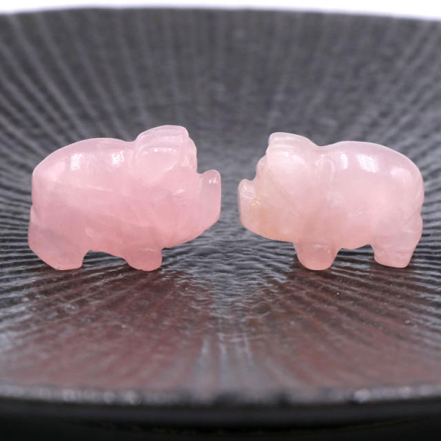 Outside single hot selling natural crystal animals carving pieces piglet ornaments pendant power stone