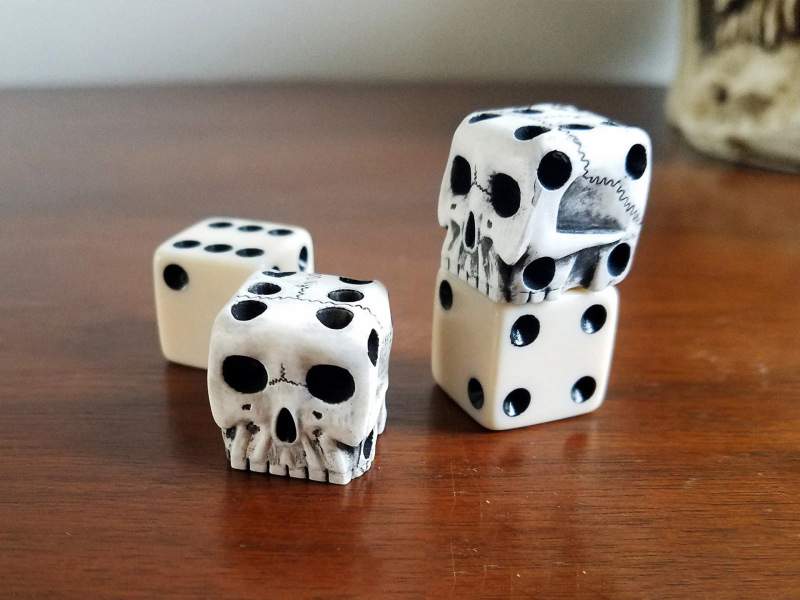 Outsourcing Hot Selling Skull Dice Game Novelty Leisure Toys Creative Festive Party Funny European and American Carnival Explosion