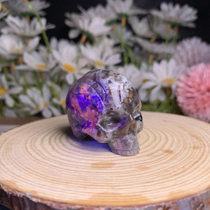 Hot selling natural crystal skull carving ornaments power stone