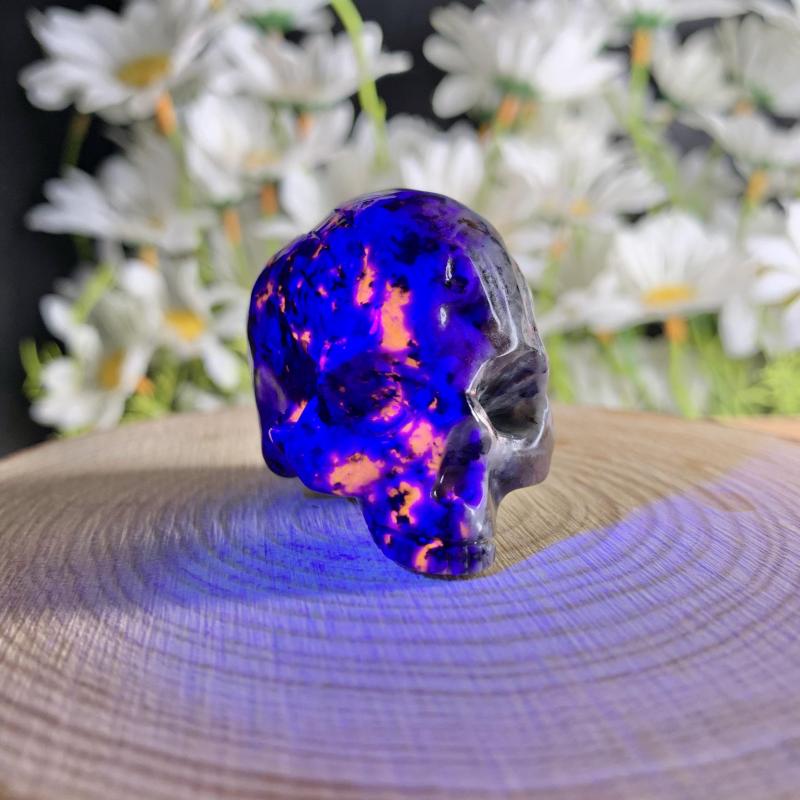Hot selling natural crystal skull carving ornaments power stone