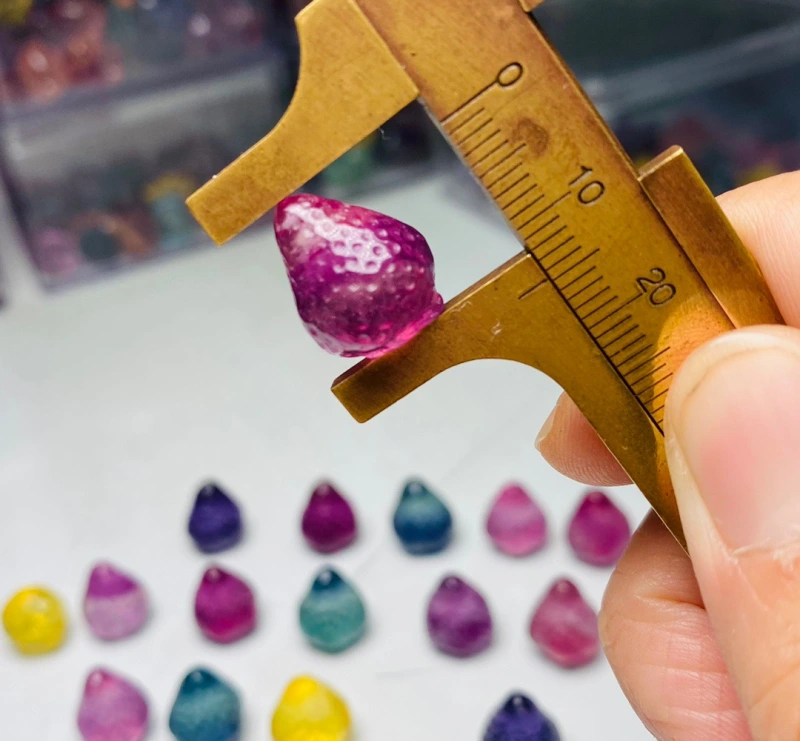 Color Fluorite Carving Strawberry