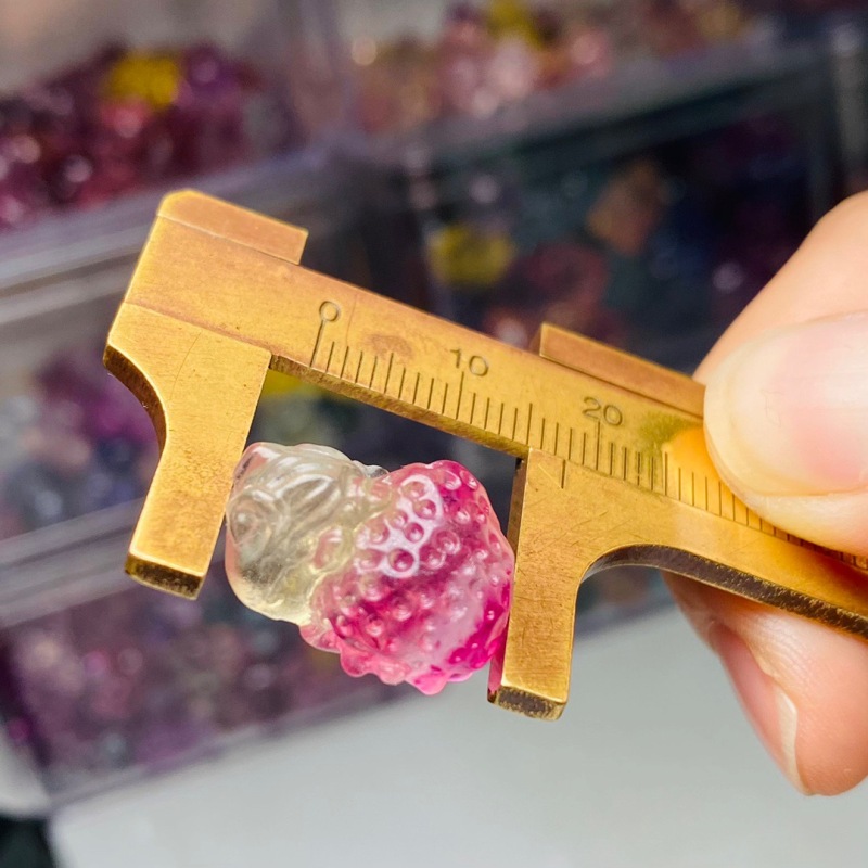 Color Fluorite Carving Strawberry Rabbit