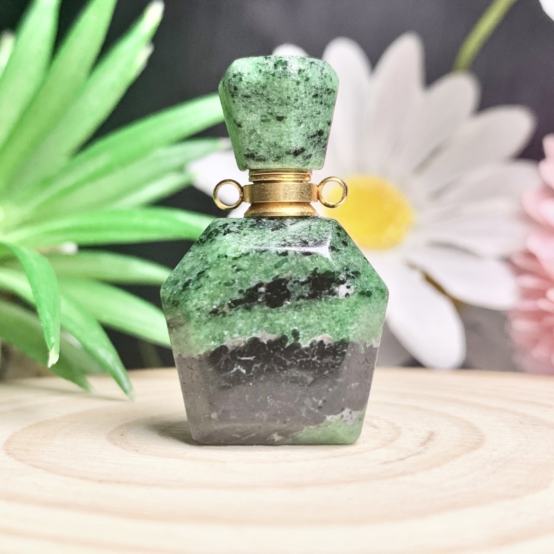 Hot selling jade crystal perfume bottle small capacity perfume aromatherapy bottle jade perfume bottle pendant