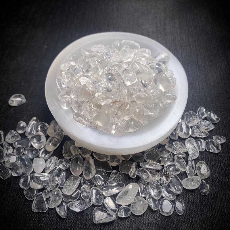 Foreign single hot selling natural crystal chips, jade chips, demagnetizer chips wholesale