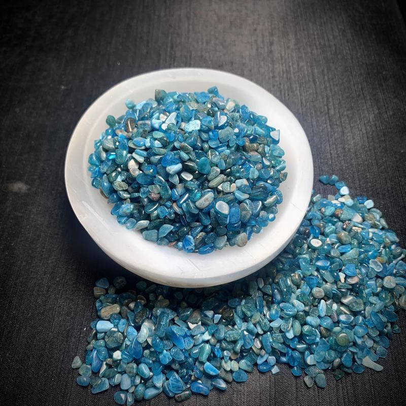 Foreign single hot selling natural crystal chips, jade chips, demagnetizer chips wholesale