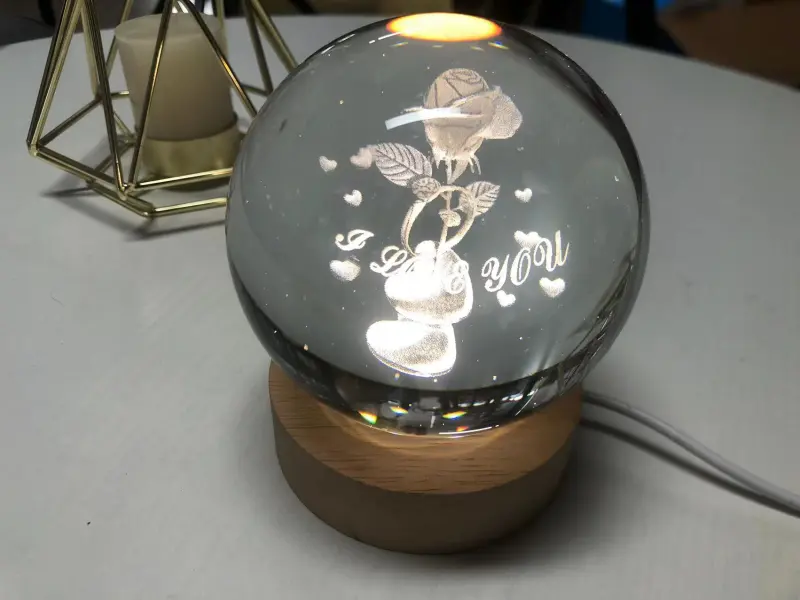 The latest crystal sphere cosmic galaxy series night light solid wood base luminous crystal small ornament 3D inner engraved glass