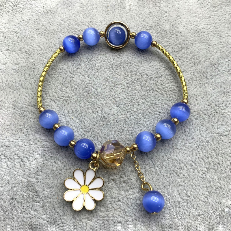 The latest women's small daisies, flowers, cat's eye bracelet