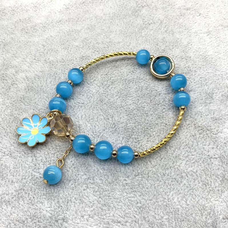 The latest women's small daisies, flowers, cat's eye bracelet