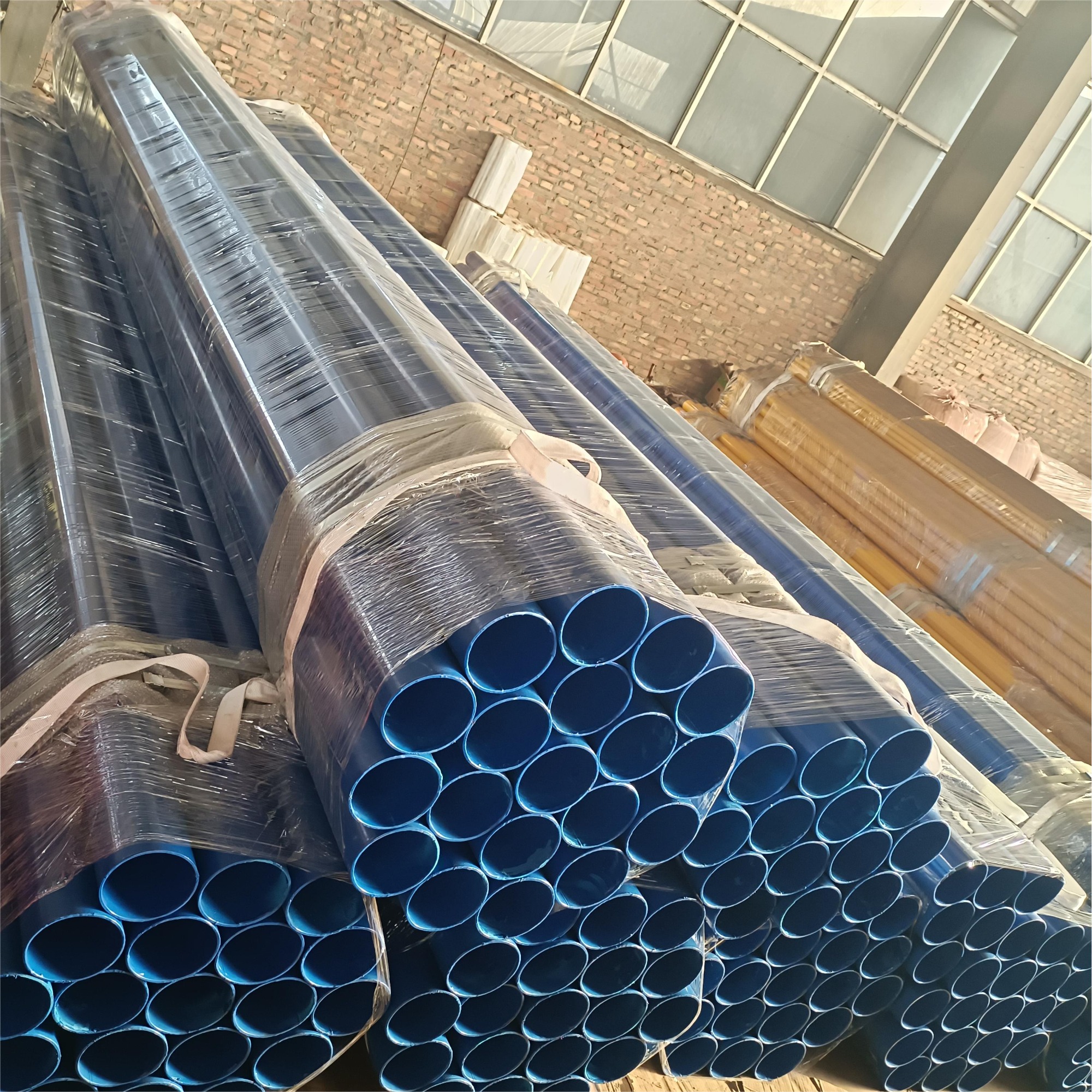 What is the difference between API 5L seamed steel pipe and API 5L seamless steel pipe?