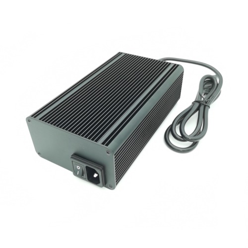 Smart Waterproof design 75.6V 5A Lithium battery charger For 18S Li-ion Battery charger Electric Scooter E-bike motorcycle